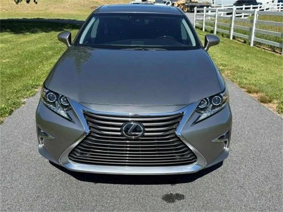 2018 Lexus ES 6th Gen - Image 9 of 19
