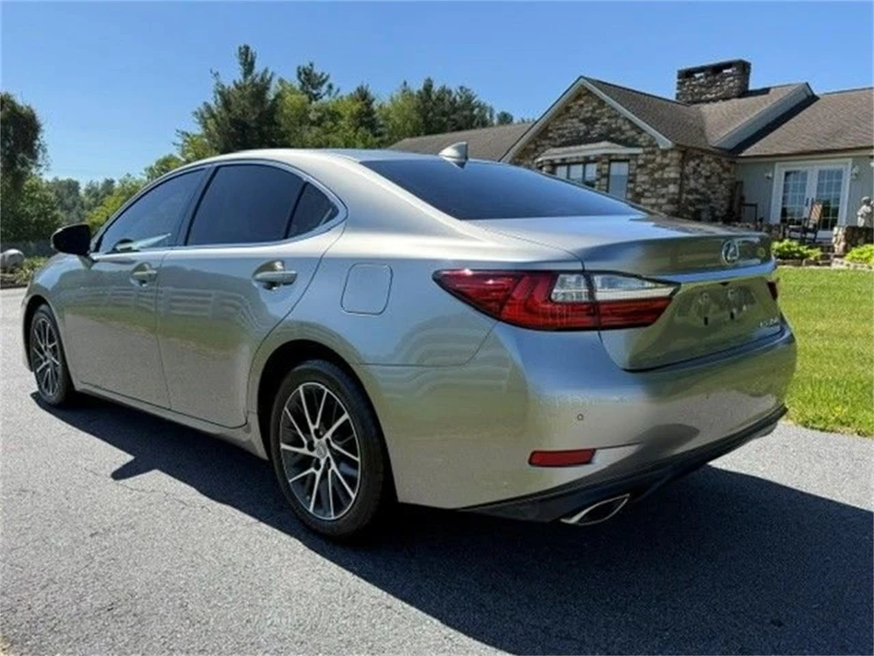 2018 Lexus ES 6th Gen - Image 5 of 19