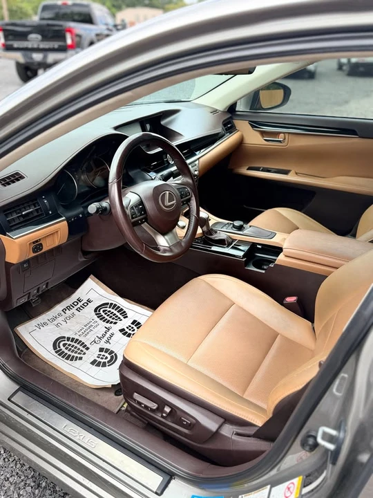 2018 Lexus ES 6th Gen - Image 5 of 10