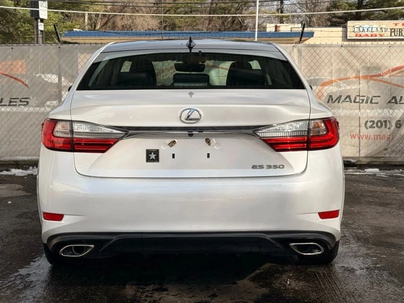 2018 Lexus ES 6th Gen - Image 9 of 12