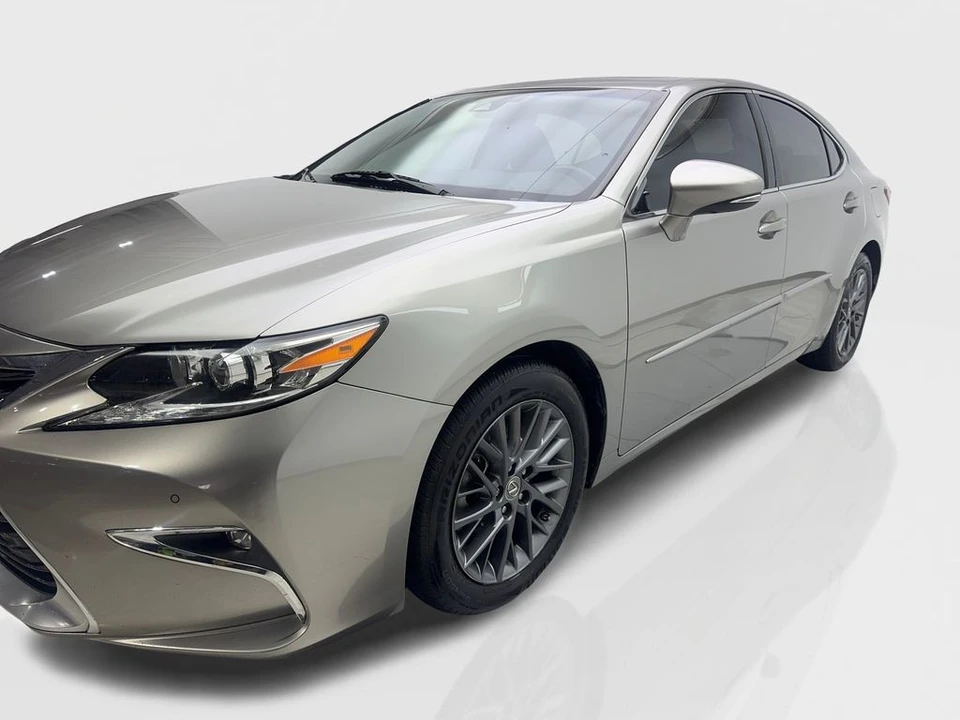 2018 Lexus ES 6th Gen - Image 11 of 12