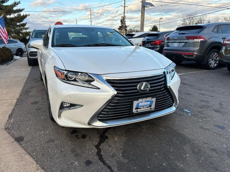 2018 Lexus ES 6th Gen - Image 11 of 12