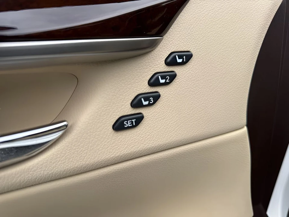2018 Lexus ES 6th Gen - Image 11 of 12