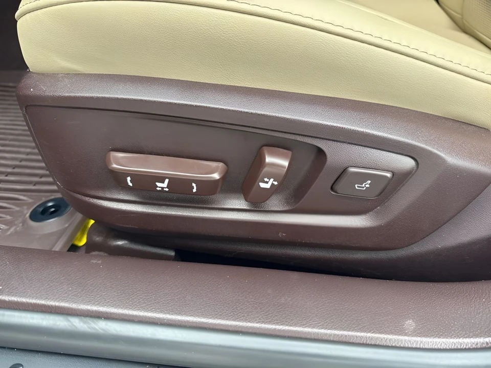 2018 Lexus ES 6th Gen - Image 10 of 12