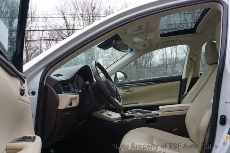 2018 Lexus ES 6th Gen - Image 10 of 12