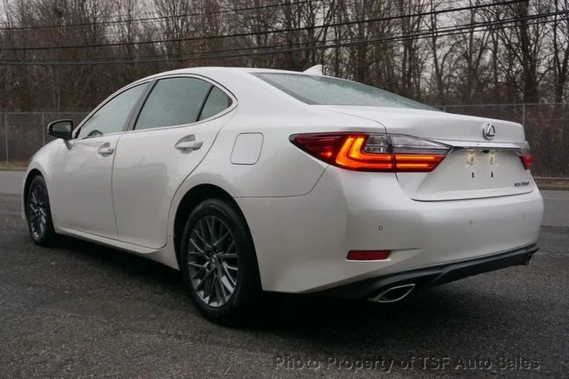 2018 Lexus ES 6th Gen - Image 5 of 12