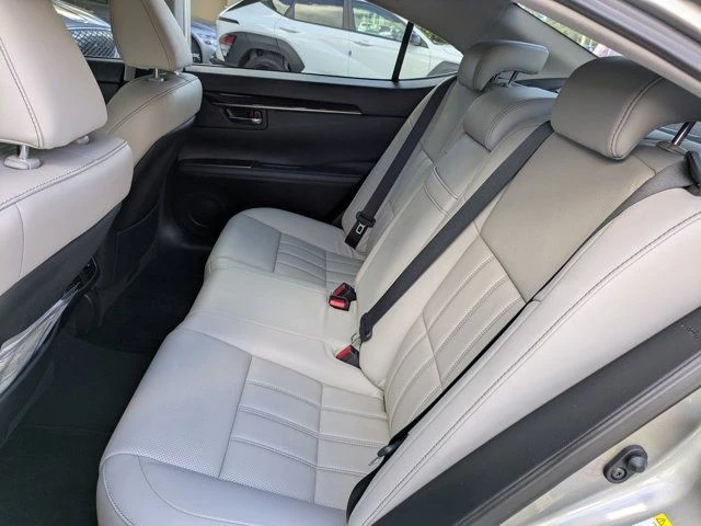 2018 Lexus ES 6th Gen - Image 16 of 21