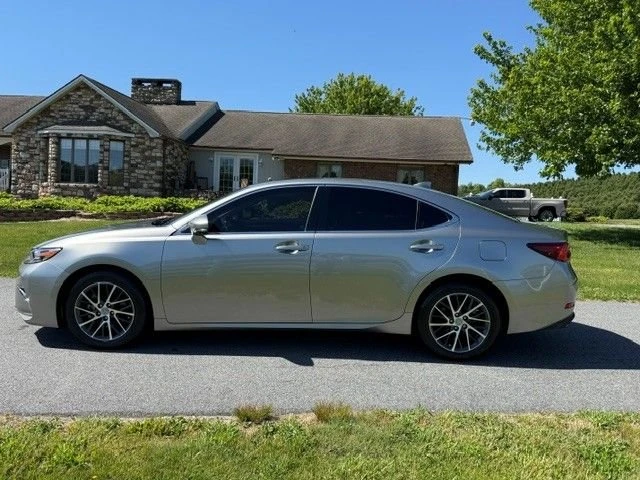 2018 Lexus ES 6th Gen - Image 11 of 19