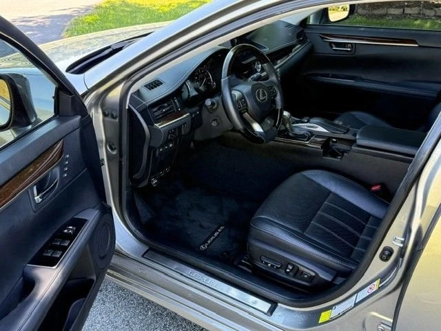 2018 Lexus ES 6th Gen - Image 13 of 19