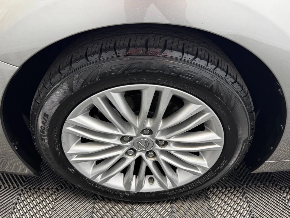 2018 Lexus ES 6th Gen - Image 19 of 21