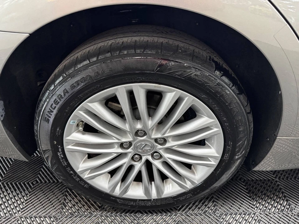 2018 Lexus ES 6th Gen - Image 17 of 21