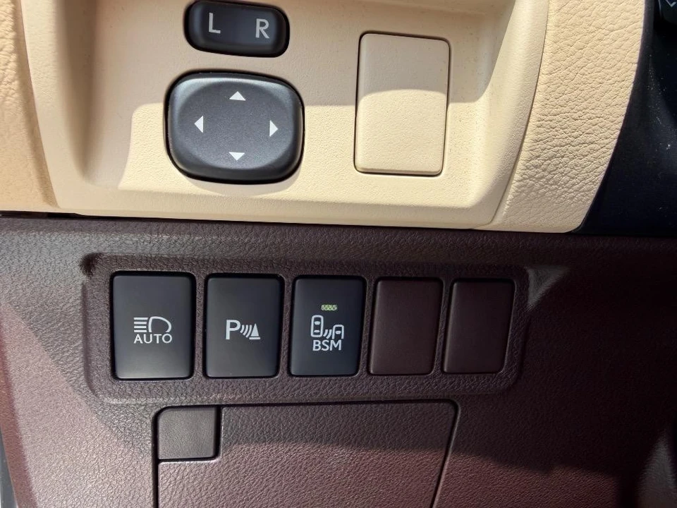2018 Lexus ES 6th Gen - Image 10 of 21