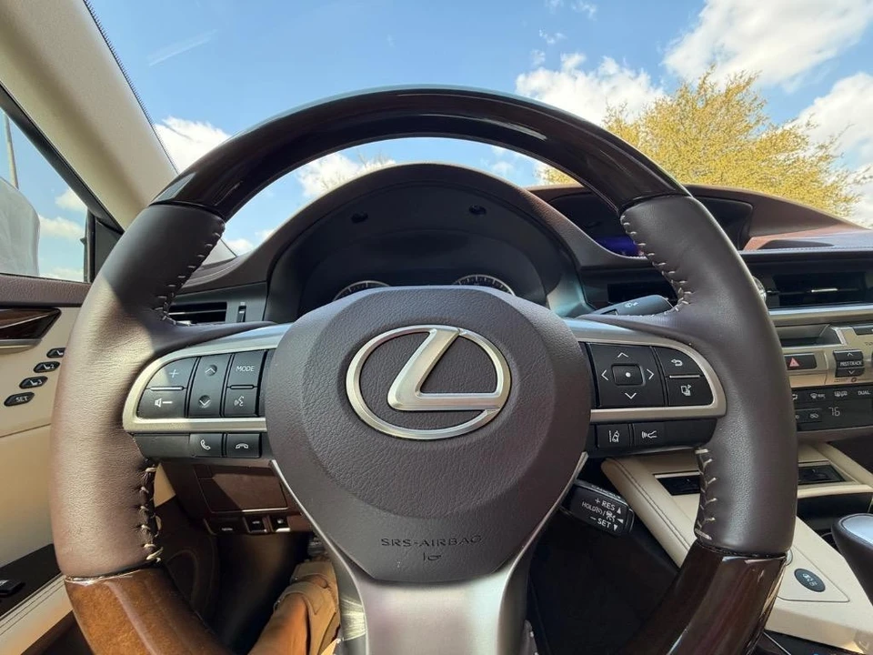 2018 Lexus ES 6th Gen - Image 11 of 21