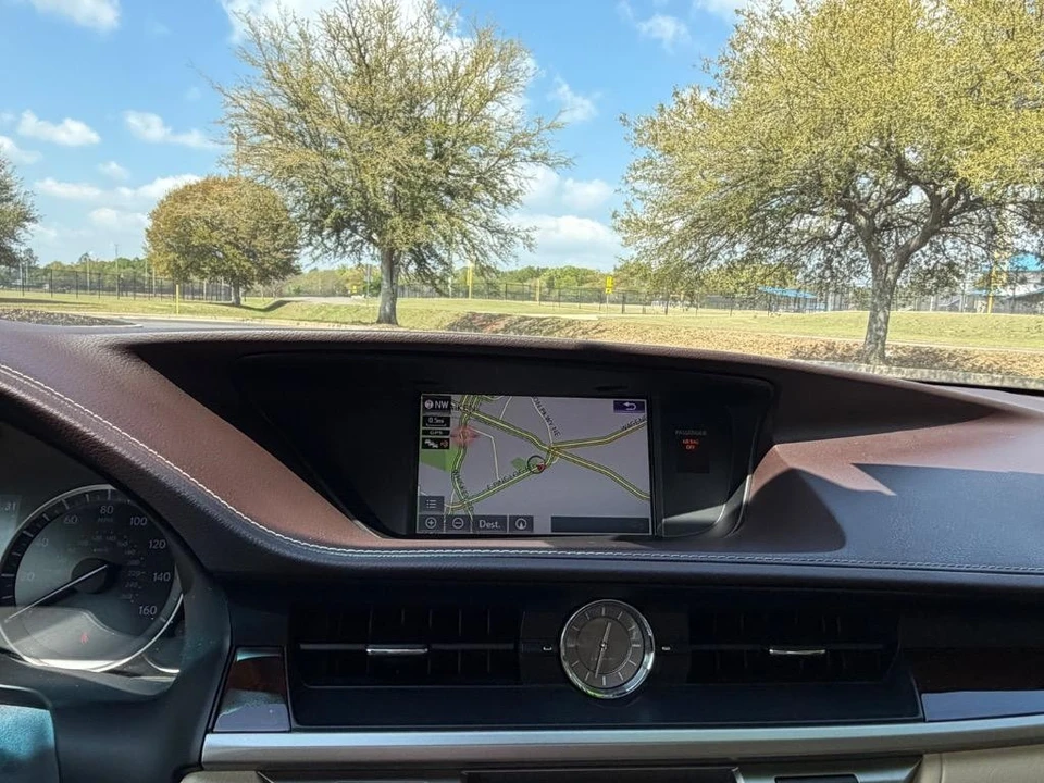 2018 Lexus ES 6th Gen - Image 13 of 21