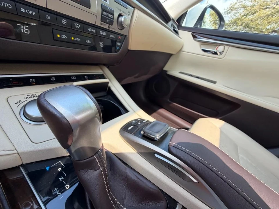 2018 Lexus ES 6th Gen - Image 18 of 21