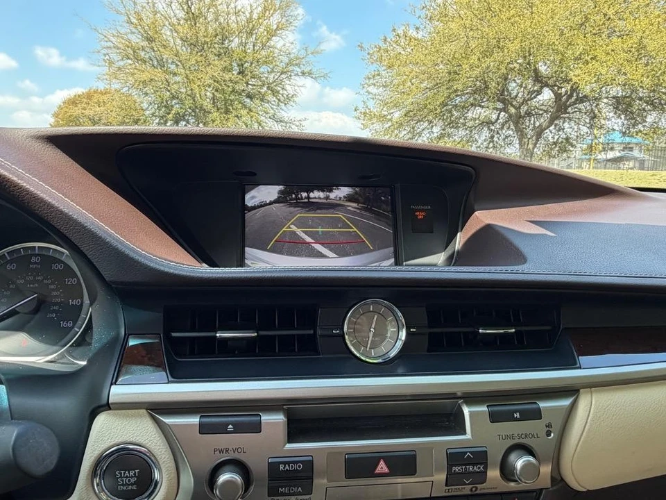 2018 Lexus ES 6th Gen - Image 14 of 21