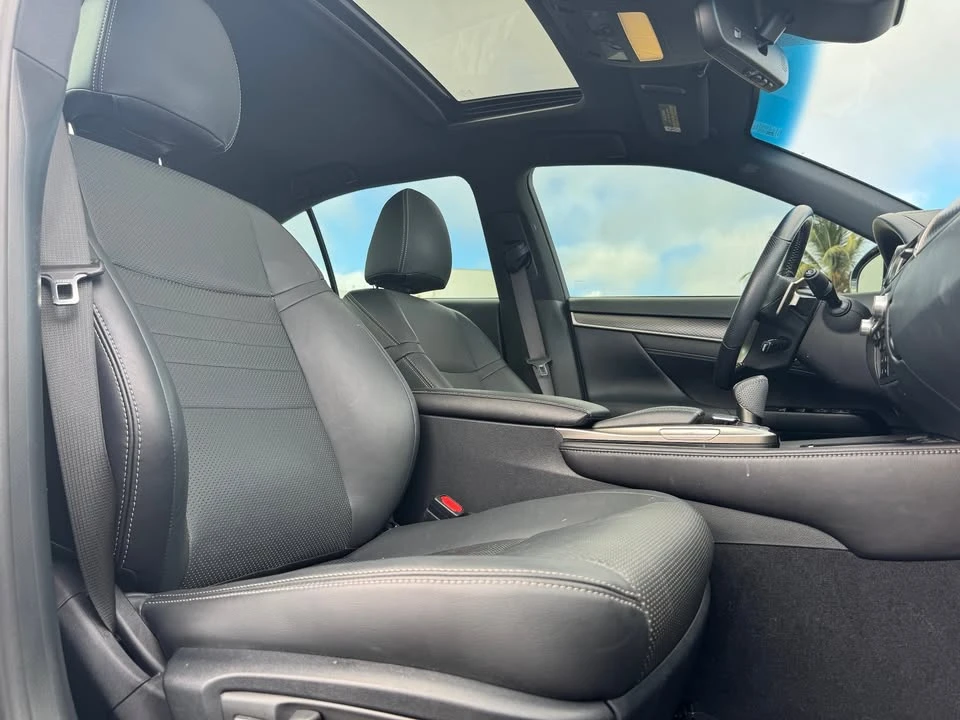 2018 Lexus GS 4th Gen - Image 17 of 20