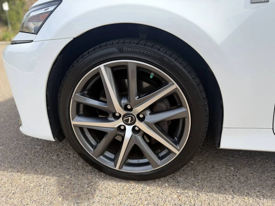 2018 Lexus GS 4th Gen - Image 23 of 24
