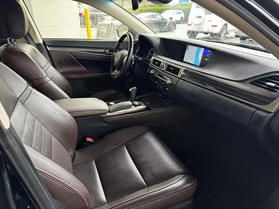 2018 Lexus GS 4th Gen - Image 17 of 18