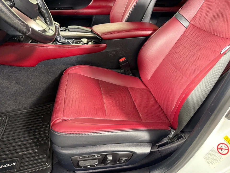 2018 Lexus GS 4th Gen - Image 12 of 27