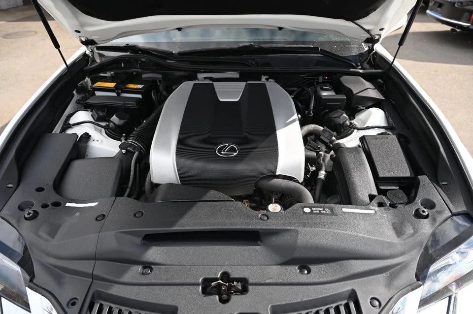 2018 Lexus GS 4th Gen - Image 15 of 20