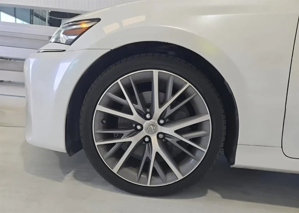 2018 Lexus GS 4th Gen - Image 24 of 31