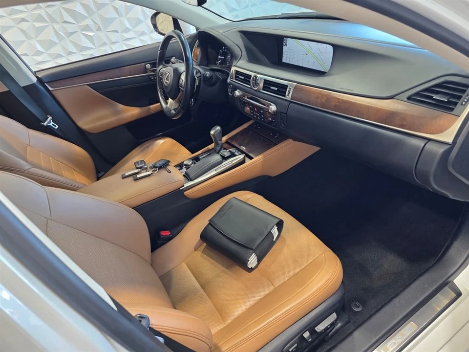 2018 Lexus GS 4th Gen - Image 30 of 31