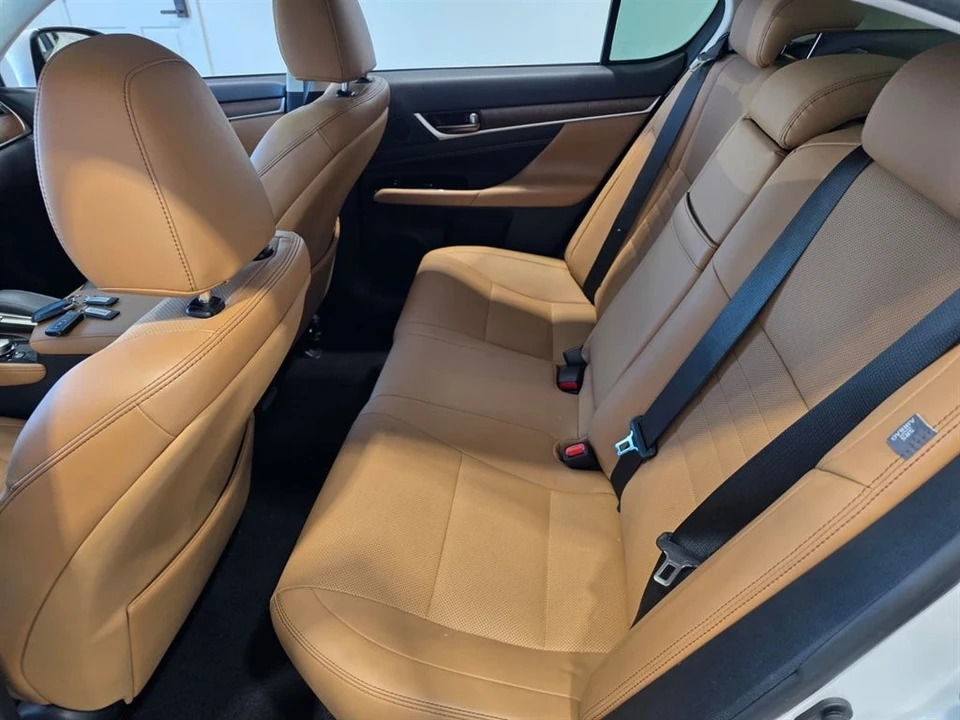 2018 Lexus ES 6th Gen - Image 17 of 21