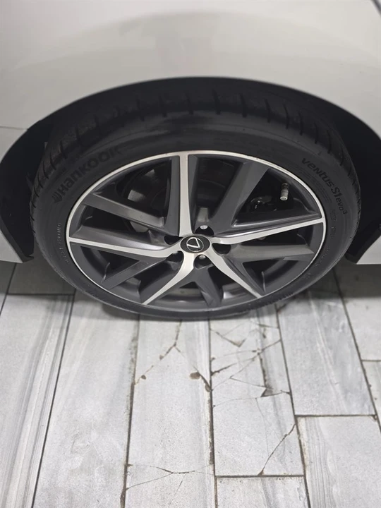 2018 Lexus GS 4th Gen - Image 25 of 27