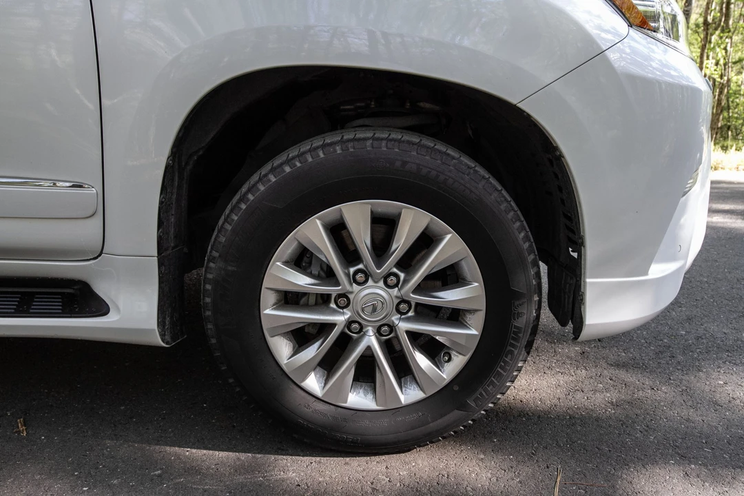 2018 Lexus GX 2nd Gen - Image 25 of 31