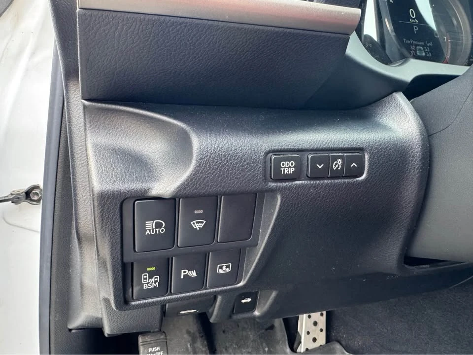 2018 Lexus IS 3rd Gen - Image 15 of 19
