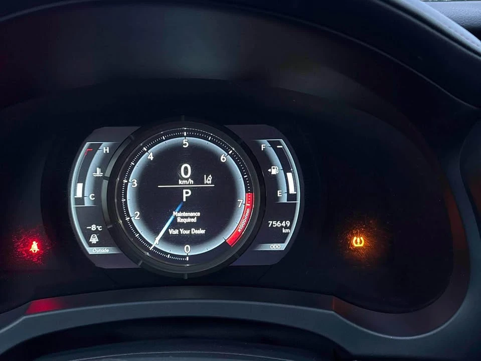 2018 Lexus IS 3rd Gen - Image 6 of 10