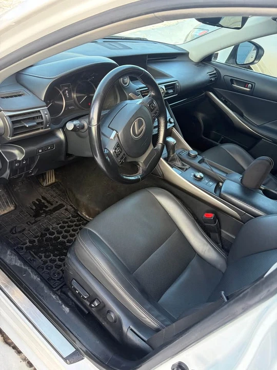 2018 Lexus IS 3rd Gen - Image 4 of 8