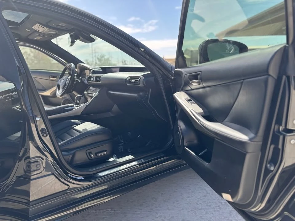 2018 Lexus IS 3rd Gen - Image 16 of 19