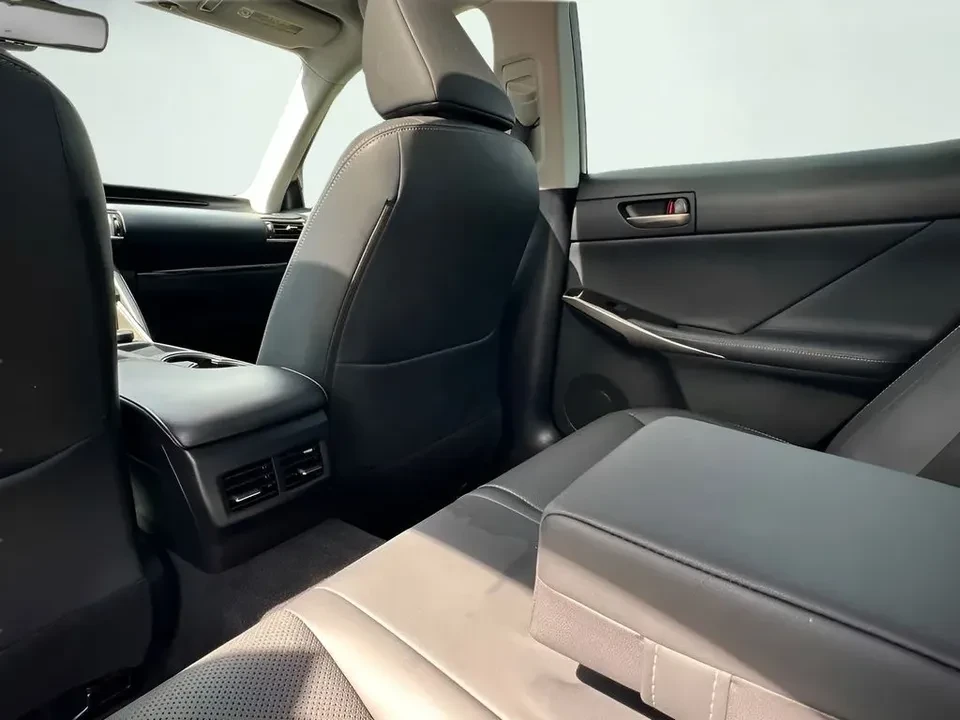 2018 Lexus IS 3rd Gen - Image 19 of 20