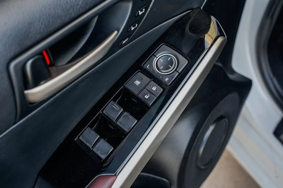 2018 Lexus IS 3rd Gen - Image 8 of 14