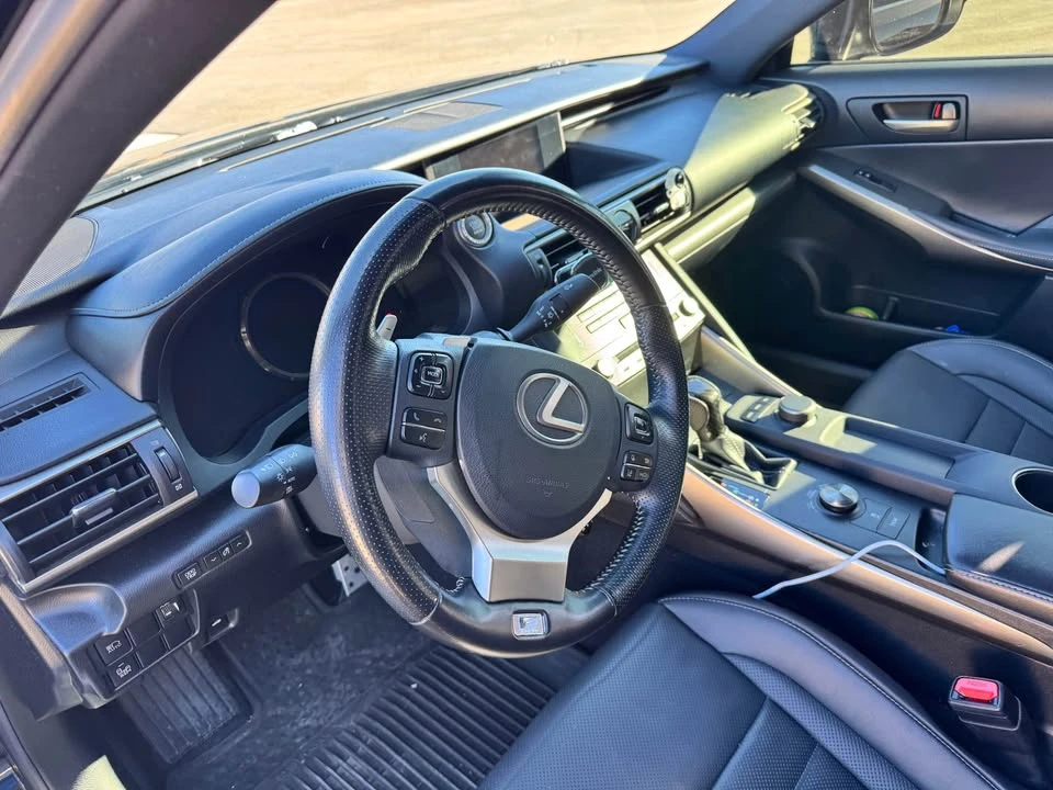 2018 Lexus IS 3rd Gen - Image 9 of 11