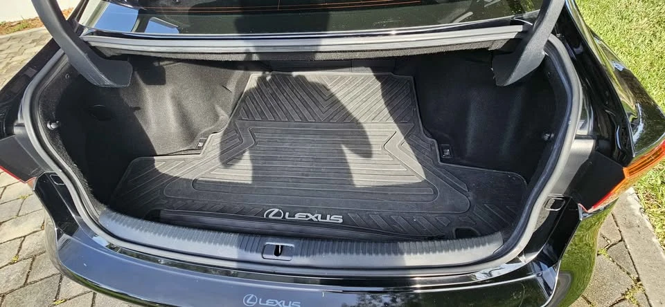 2018 Lexus IS 3rd Gen - Image 18 of 20