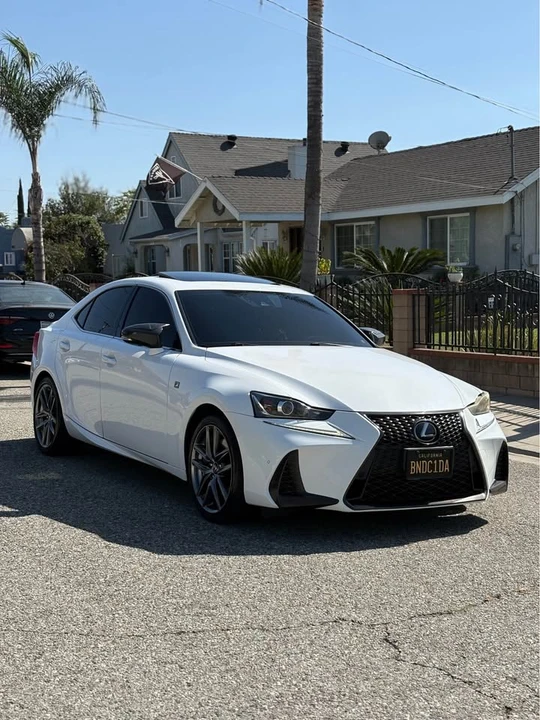 2018 Lexus IS 3rd Gen - Image 4 of 5