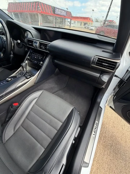 2018 Lexus IS 3rd Gen - Image 15 of 16
