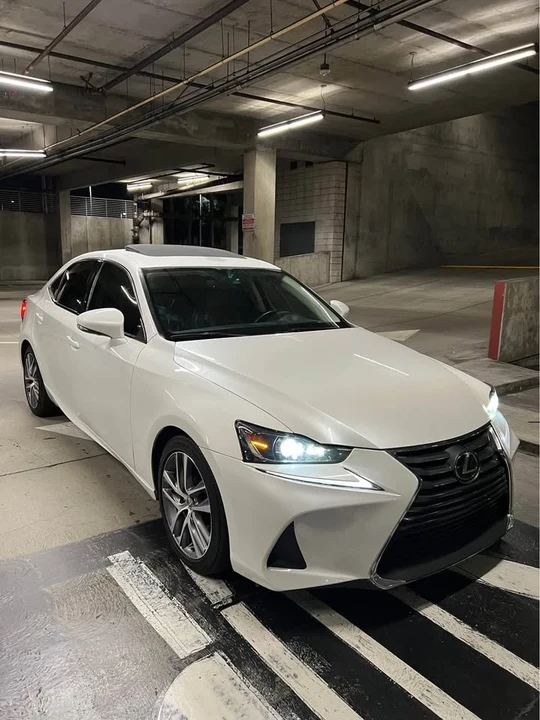 2018 Lexus IS 3rd Gen - Image 18 of 20