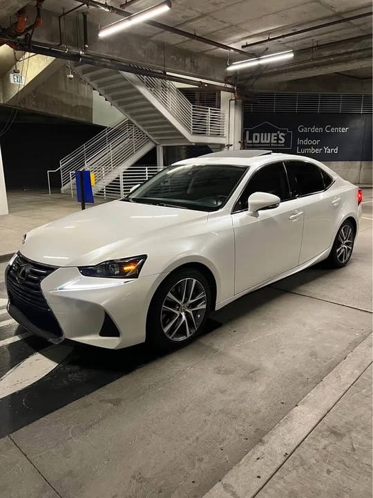 2018 Lexus IS 3rd Gen - Image 15 of 20