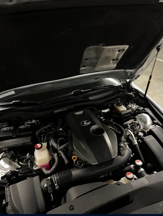 2018 Lexus IS 3rd Gen - Image 16 of 20