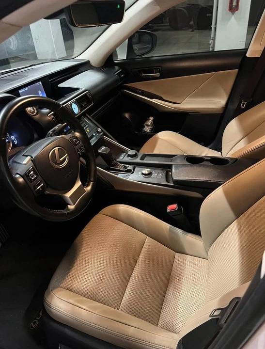 2018 Lexus IS 3rd Gen - Image 13 of 20