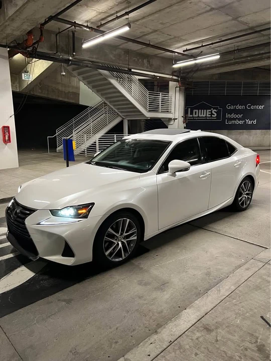 2018 Lexus IS 3rd Gen - Image 18 of 20