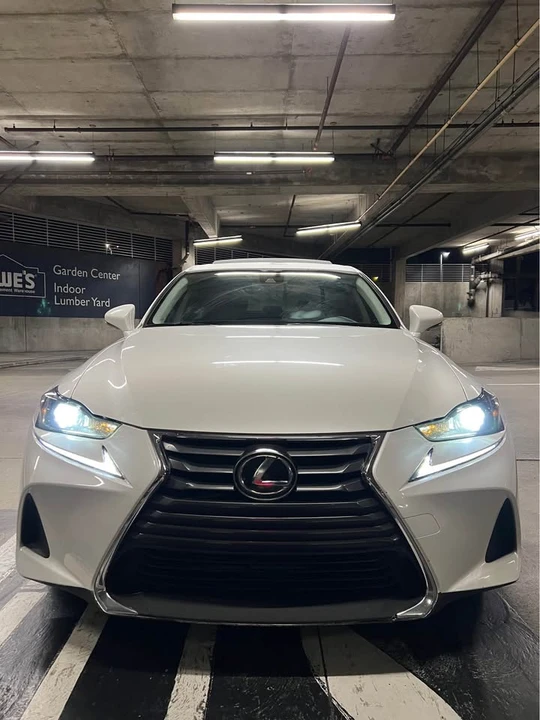 2018 Lexus IS 3rd Gen - Image 17 of 20