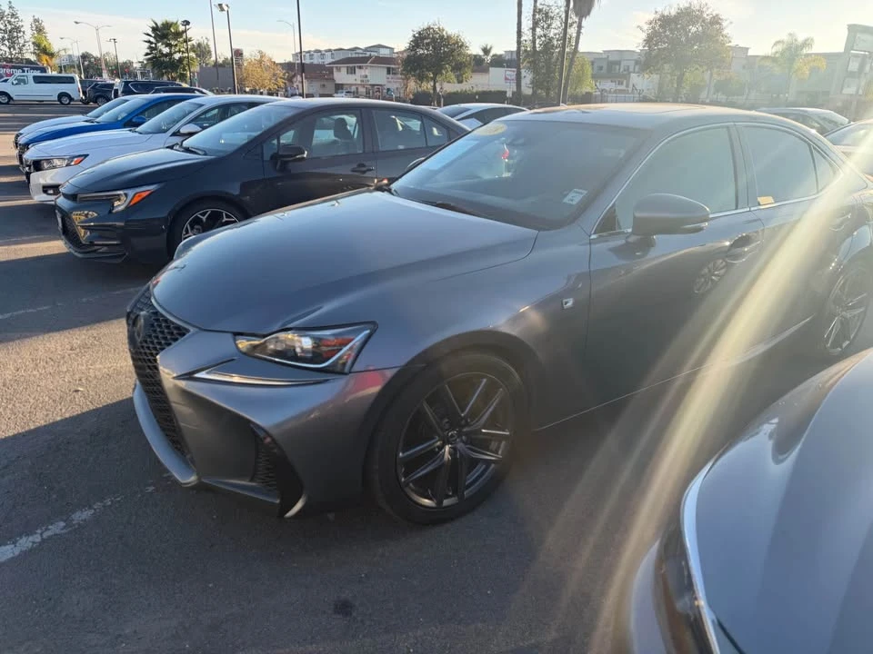 2018 Lexus IS 3rd Gen - Image 5 of 9