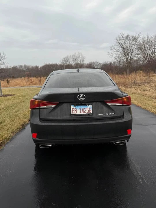 2018 Lexus IS 3rd Gen - Image 16 of 18