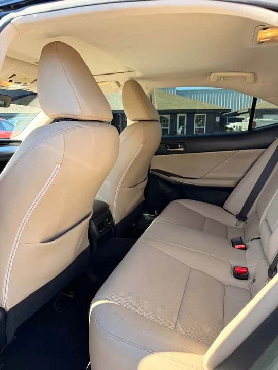 2018 Lexus IS 3rd Gen - Image 17 of 18