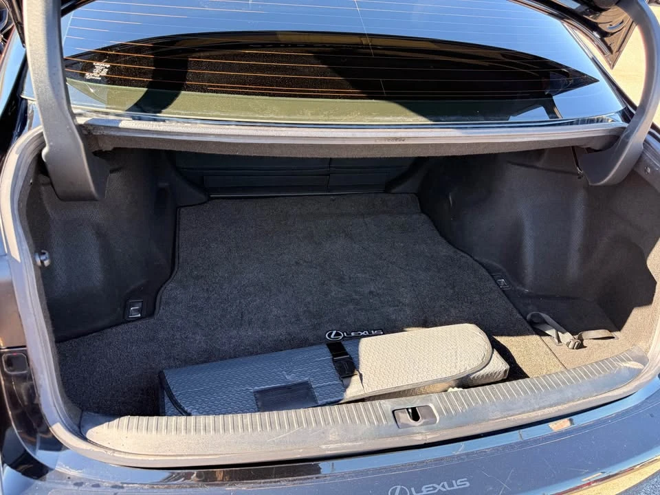 2018 Lexus IS 3rd Gen - Image 16 of 18
